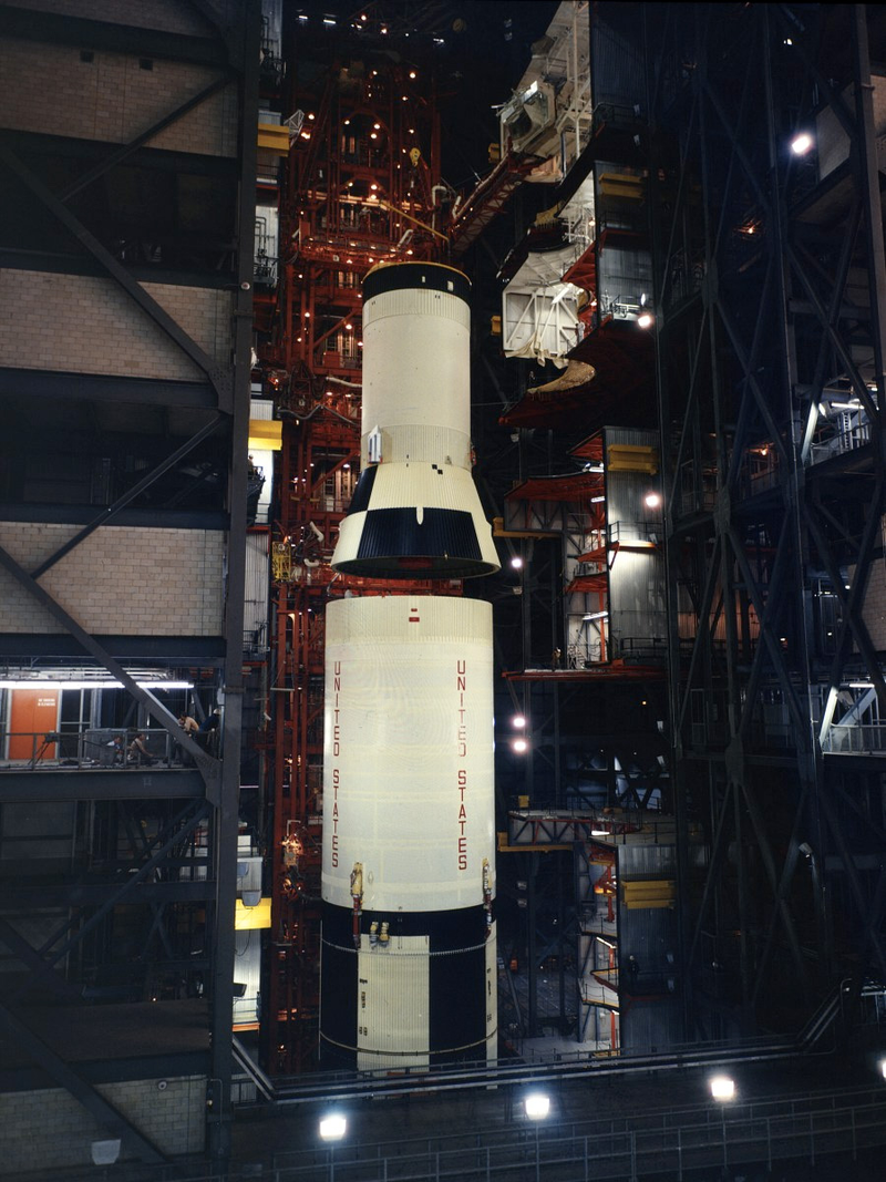 Illustration for article titled Amazing photos from NASA's vaults show how they assembled Apollo 11